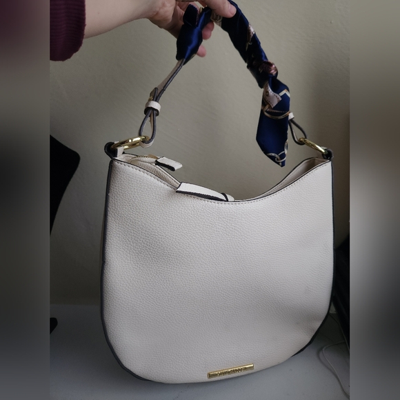 Steve Madden Cream Shoulder Hobo with Gold Chain Detail And Unbranded Twilly - Picture 2 of 8